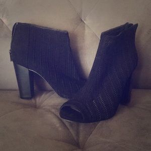 ALSO size 8 NEVER WORN heel